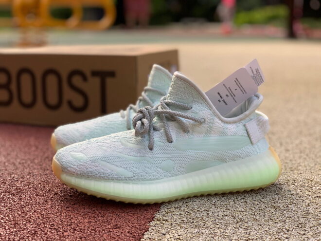 Yeezy 350 V3 Runner - Image 4