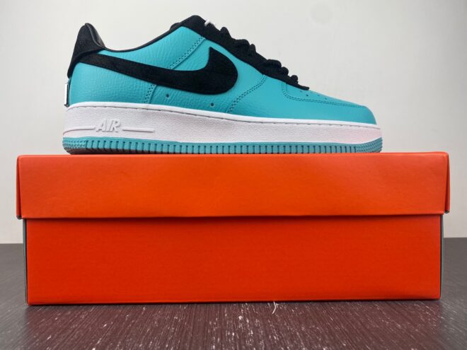 Tiffany & Co. x Nike Air Force 1 Friends and Family - Image 10