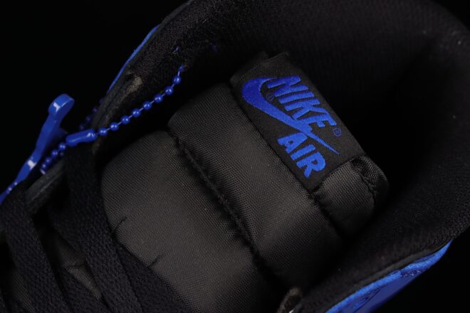 Air Jordan 1 Retro High OG 'Patent Royal - Image 3