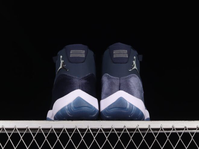 Women's Air Jordan 11 Midnight Navy - Image 8