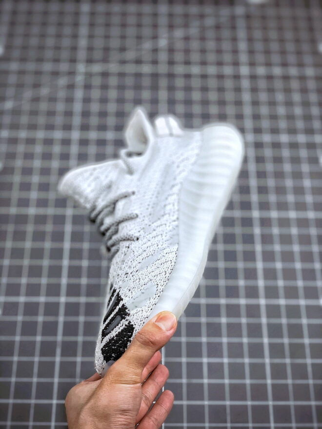 Adidas YEEZY BOOST 350 V3 - Image 3