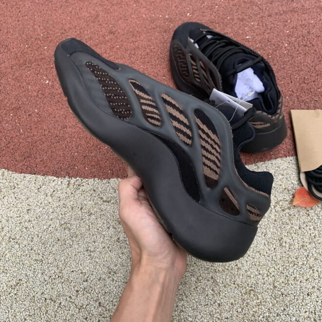 adidas Yeezy 700 V3 Clay Brown - Image 5