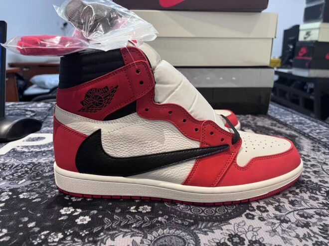 Travis Scott x Air Jordan 1 Cactus Jack Chicago - Image 4