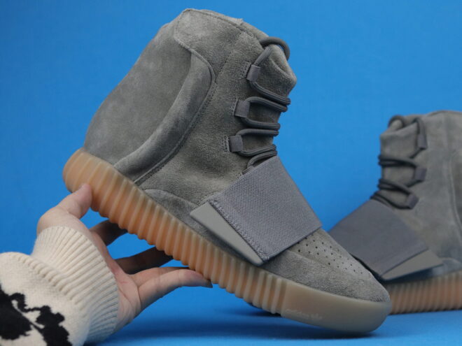 adidas Yeezy Boost 750 Light Grey Glow In the Dark - Image 3