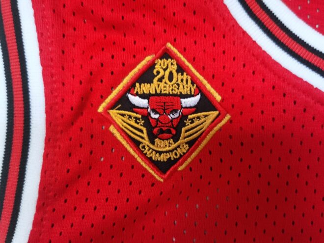 97-98 Championship Bulls 23 Red Gold Bull Tau Gold Bull Tau - Image 4