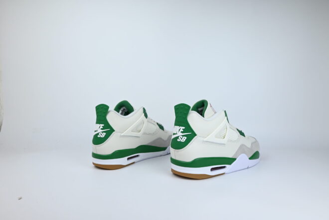 Air Jordan 4 Retro SB Pine Green - Image 2