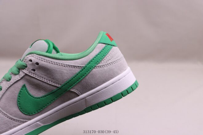 Nike SB Dunk Low Medusa - Image 8