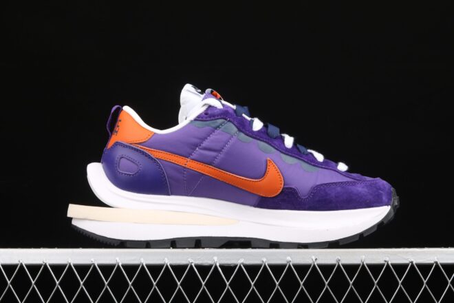 Nike Vaporwaffle, Sacai Dark Iris - Image 3