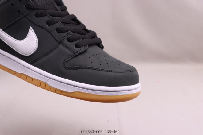 Nike SB Dunk Low Pro Black Gum - Image 7