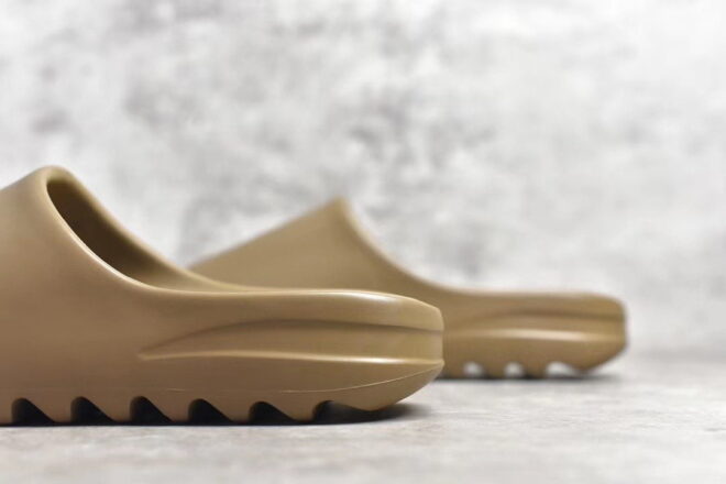 Yeezy Slide Earth Brown - Image 10