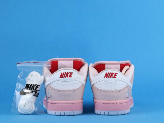 Nike SB Dunk Low Pink Pigeon - Image 10