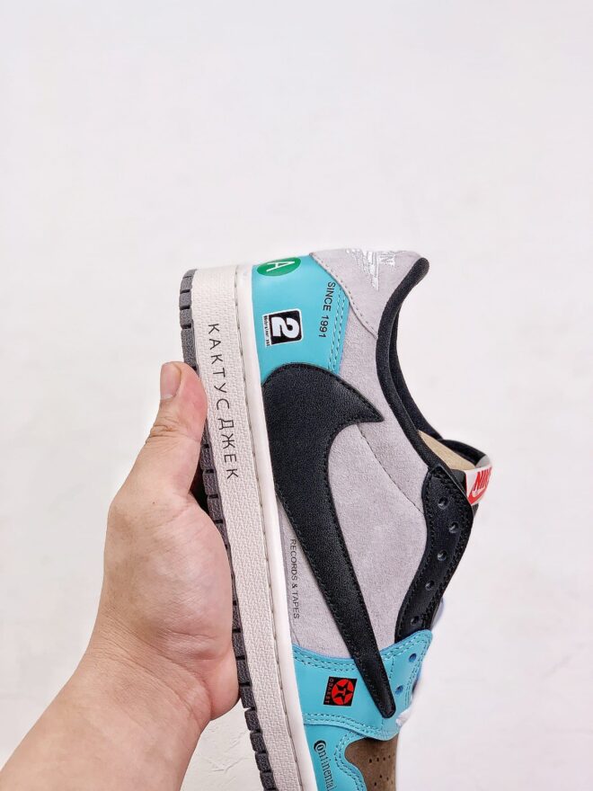 Jordan 1 Low Russian Travis Scott - Image 7