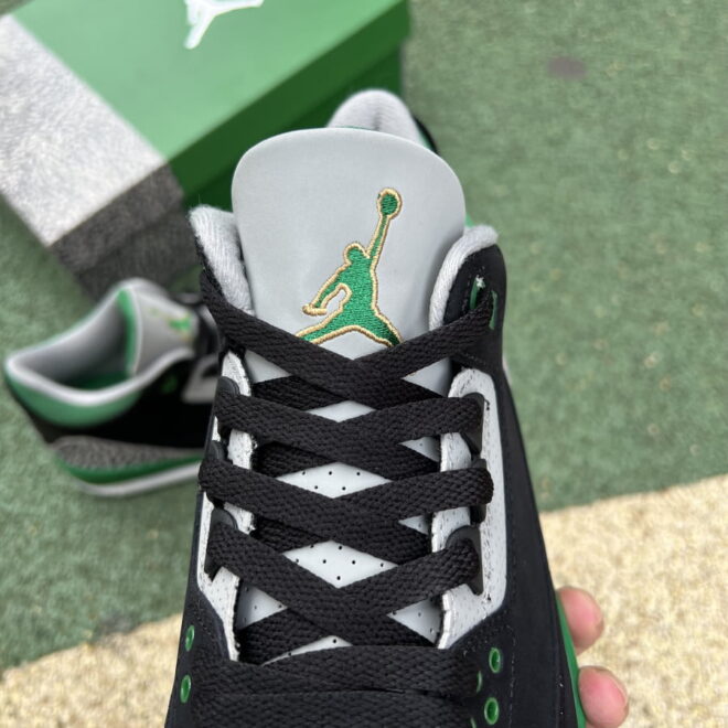 Air Jordan 3 Retro Pine Green - Image 4