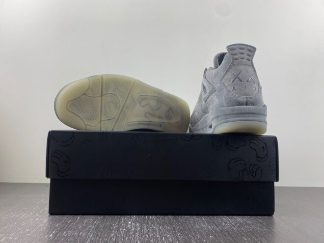 Air Jordan 4 Retro Kaws - Image 18