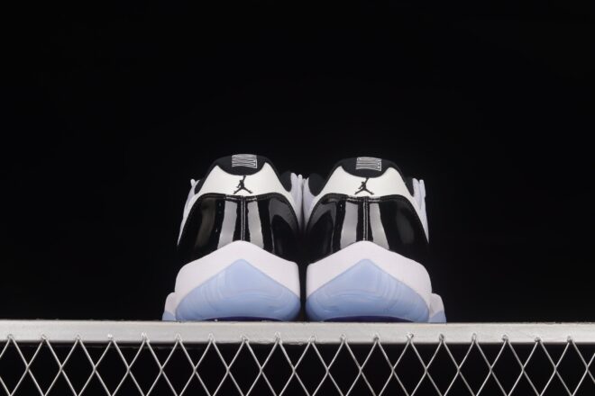 Air Jordan 11 Retro Low Concord - Image 8