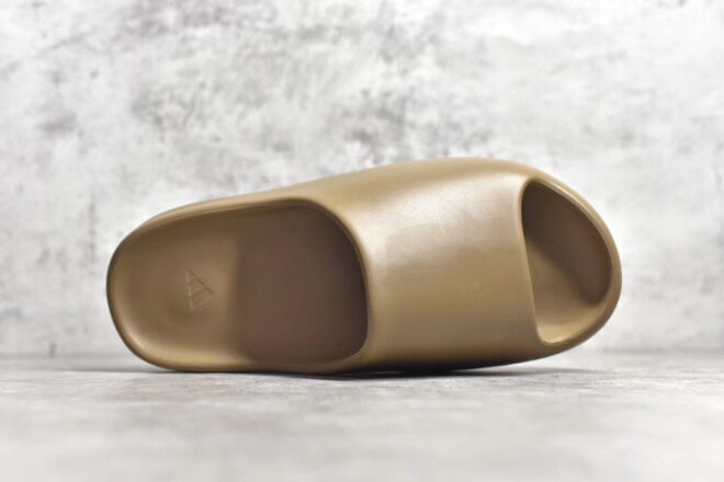 Yeezy Slide Earth Brown - Image 3