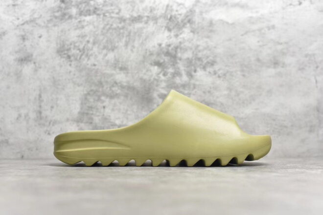 Yeezy Slide Resin - Image 11