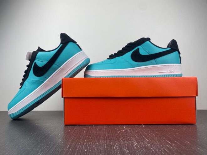 Tiffany & Co. x Nike Air Force 1 Friends and Family - Image 18