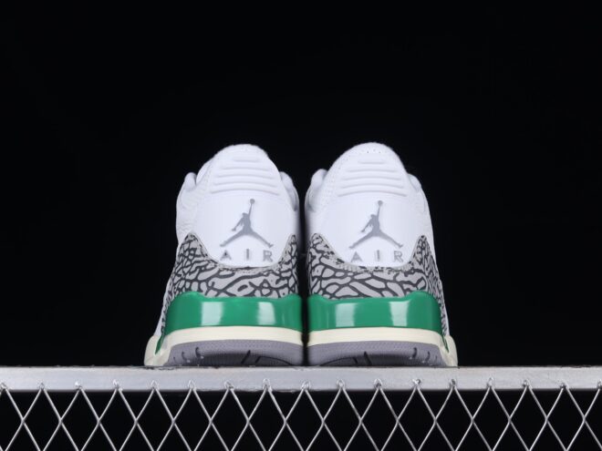 Air Jordan 3 Retro Lucky Green - Image 2