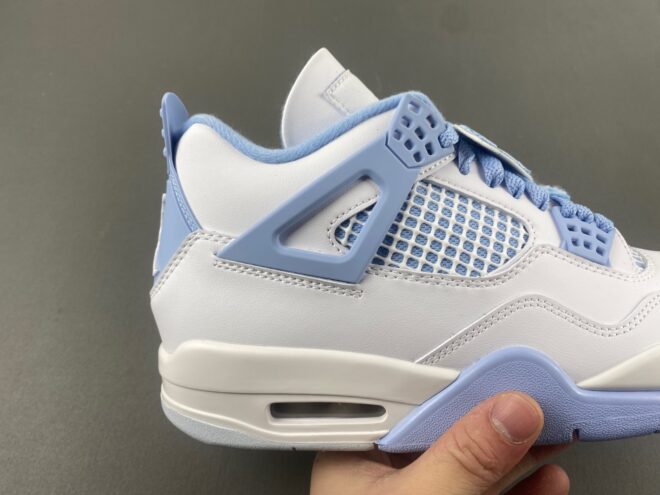 Air Jordan 4 WMNS 'Aluminum.' - Image 4