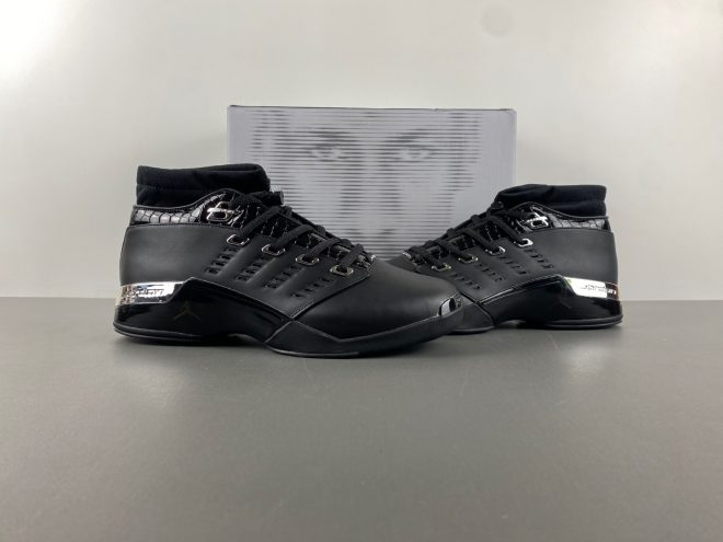 Jordan 17 OG Low Black Chrome - Image 9