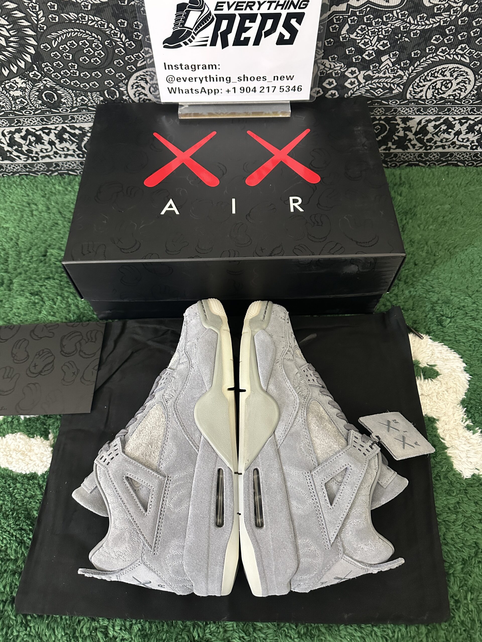 Air Jordan 4 Retro Kaws - Image 2