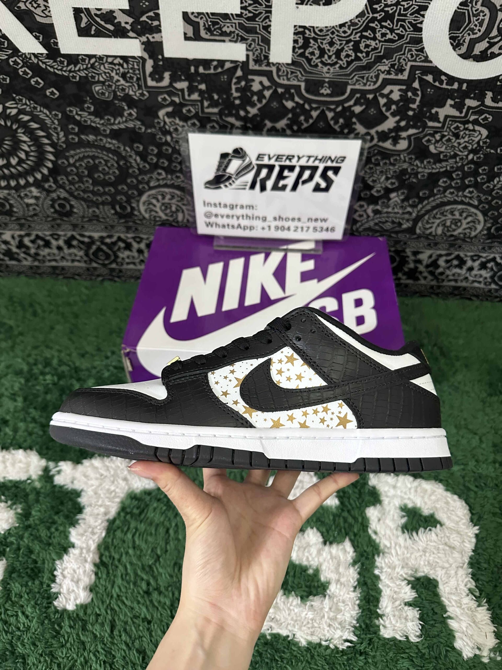Supreme x Nike SB Dunk Low - Image 2