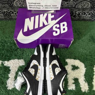 Supreme x Nike SB Dunk Low